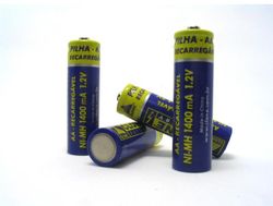 250px-Four_AA_batteries.jpg
