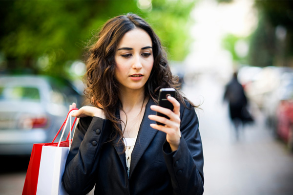 woman-running-errands-smartphone